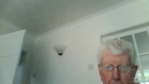 Snapshot of vassus chatting on 10/05/25, 12:14 vassus online show from 10/05/25, 12:14