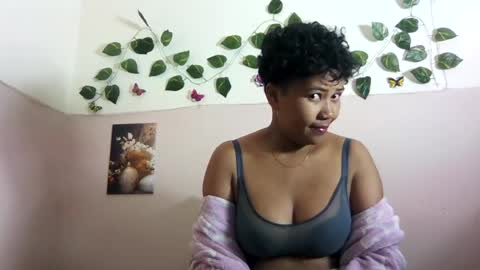 Vayannah online show from 06/25/26, 07:46