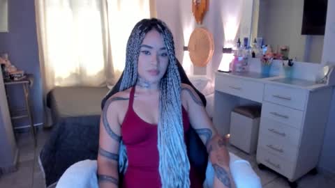 Snapshot of vayolett_bass chatting on 01/05/26, 07:17 Vayolett Bass online show from 01/05/26, 07:17