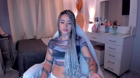 Snapshot of vayolett_bass chatting on 01/10/26, 06:26 Vayolett Bass online show from 01/10/26, 06:26