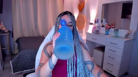 Snapshot of vayolett_bass chatting on 01/15/26, 08:45 Vayolett Bass online show from 01/15/26, 08:45