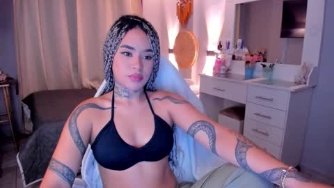 Snapshot of vayolett_bass chatting on 01/16/26, 10:41 Vayolett Bass online show from 01/16/26, 10:41