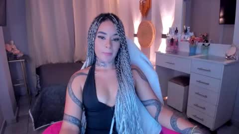 Snapshot of vayolett_bass chatting on 01/17/26, 05:27 Vayolett Bass online show from 01/17/26, 05:27