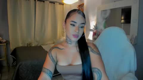 Snapshot of vayolett_bass chatting on 02/10/26, 06:06 Vayolett Bass online show from 02/10/26, 06:06