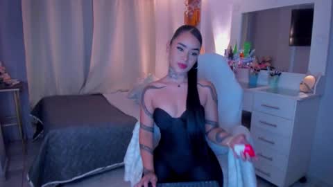 Snapshot of vayolett_bass chatting on 02/12/26, 05:57 Vayolett Bass online show from 02/12/26, 05:57