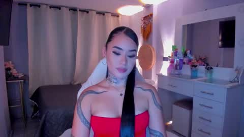 Snapshot of vayolett_bass chatting on 02/13/26, 03:35 Vayolett Bass online show from 02/13/26, 03:35