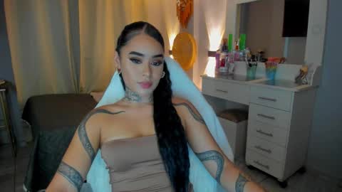 Snapshot of vayolett_bass chatting on 02/20/26, 04:09 Vayolett Bass online show from 02/20/26, 04:09