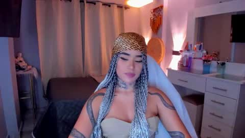 Snapshot of vayolett_bass chatting on 03/04/26, 05:24 Vayolett Bass online show from 03/04/26, 05:24