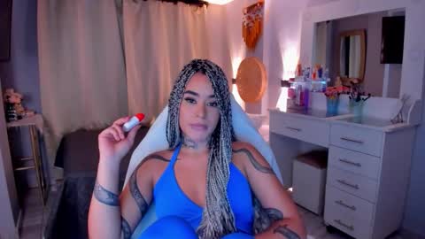 Snapshot of vayolett_bass chatting on 03/17/26, 07:17 Vayolett Bass online show from 03/17/26, 07:17