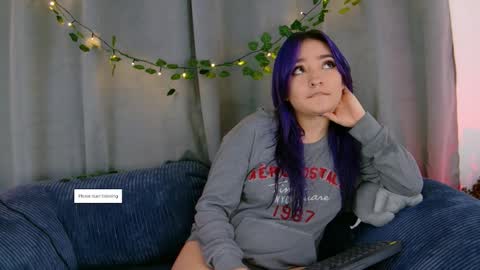 Snapshot of vayolett_dakotta chatting on 01/15/26, 06:18 Vayolett online show from 01/15/26, 06:18