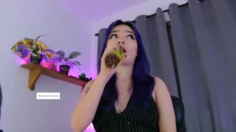 Snapshot of vayolett_dakotta chatting on 02/07/26, 04:05 Vayolett online show from 02/07/26, 04:05