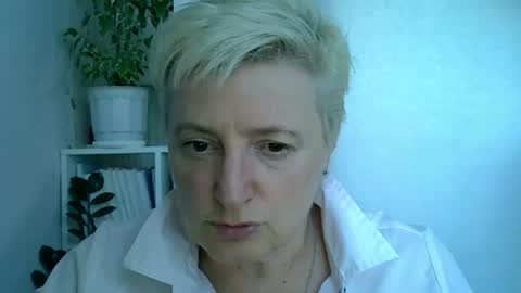 Snapshot of vea_motty chatting on 06/19/26, 02:43 vea_motty online show from 06/19/26, 02:43