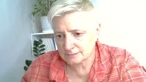 Snapshot of vea_motty chatting on 07/28/26, 10:43 vea_motty online show from 07/28/26, 10:43