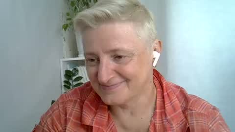 Snapshot of vea_motty chatting on 07/28/26, 12:48 vea_motty online show from 07/28/26, 12:48