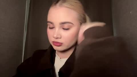 Monika online show from 12/16/25, 01:05