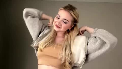 Monika online show from 02/18/26, 01:07