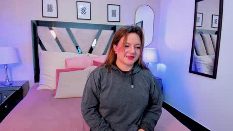 Vee Simons online show from 01/04/25, 01:42