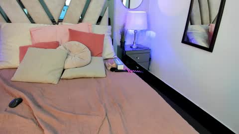 Vee Simons online show from 01/04/25, 04:43