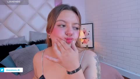 Vee Simons online show from 01/09/25, 02:01