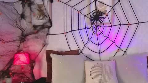 Vee Simons online show from 10/29/25, 08:43