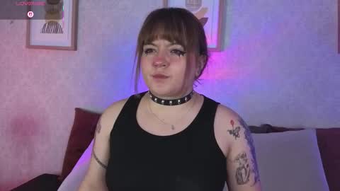 Vee Simons online show from 11/04/25, 09:25