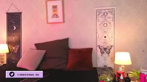 Vee Simons online show from 06/27/26, 08:47