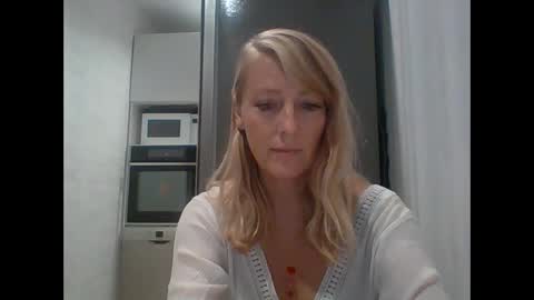 Snapshot of veessa chatting on 10/04/25, 04:16 Veessa online show from 10/04/25, 04:16