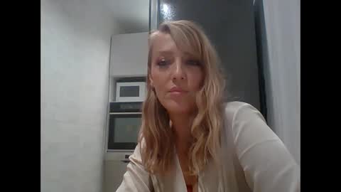 Snapshot of veessa chatting on 11/12/25, 05:35 Veessa online show from 11/12/25, 05:35