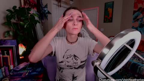 Snapshot of veeweatherbee chatting on 01/31/25, 10:20 Violet Weatherbee online show from 01/31/25, 10:20