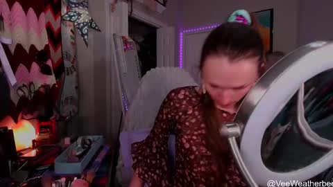 Violet Weatherbee online show from 05/04/26, 12:06