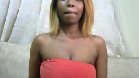 Snapshot of veey_dellah chatting on 09/13/25, 11:43 veey online show from 09/13/25, 11:43