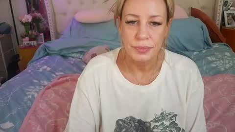 Snapshot of vegas_danielle chatting on 07/05/26, 10:06 Vegas Dani online show from 07/05/26, 10:06