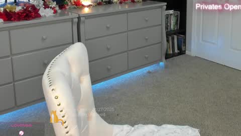 Snapshot of vegas_romance chatting on 01/28/25, 05:32 vegas_romance online show from 01/28/25, 05:32