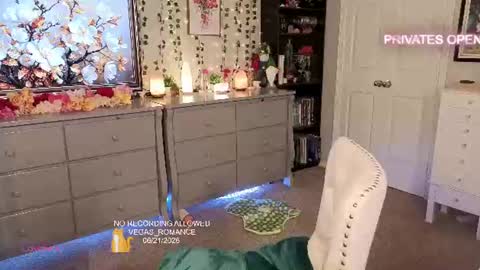 vegas_romance online show from 06/21/26, 11:51