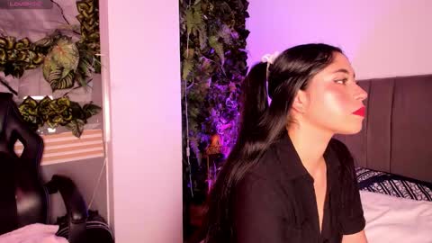 Snapshot of velakimm chatting on 02/11/26, 08:25 Isabella online show from 02/11/26, 08:25