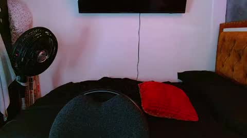 velk_hot1 online show from 05/06/26, 12:43