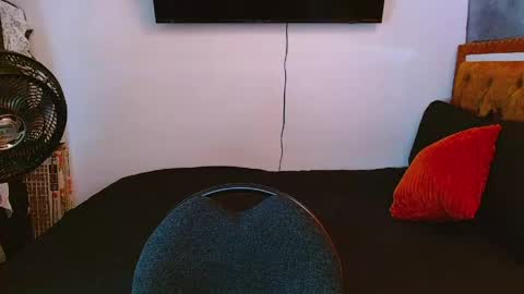 velk_hot1 online show from 05/11/26, 04:04