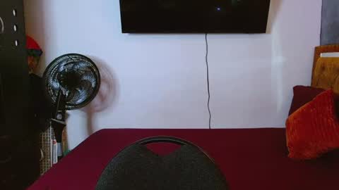 velk_hot1 online show from 06/30/26, 12:28