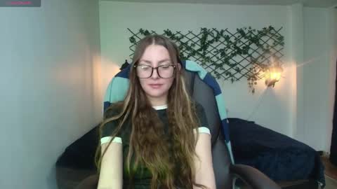 Snapshot of velvet__moon chatting on 04/02/26, 12:52 Sophi online show from 04/02/26, 12:52