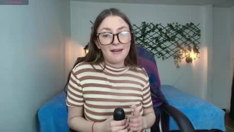 Snapshot of velvet__moon chatting on 04/06/26, 04:46 Sophi online show from 04/06/26, 04:46