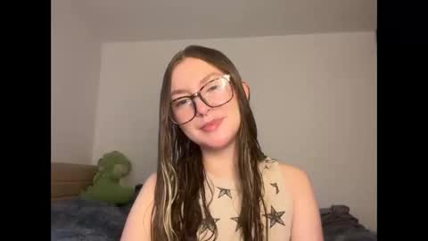 Snapshot of velvet__moon chatting on 05/08/26, 10:15 Sophi online show from 05/08/26, 10:15
