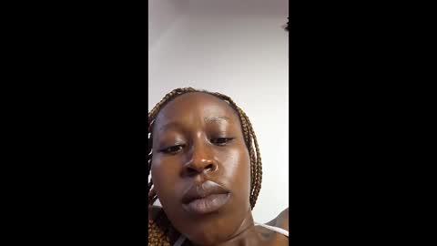 Snapshot of velvet_caramel chatting on 03/06/26, 04:53 juicy pussy online show from 03/06/26, 04:53