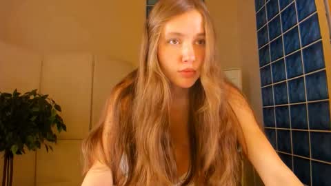 Snapshot of velvet_cherry chatting on 10/18/25, 03:35 velvet_cherry online show from 10/18/25, 03:35
