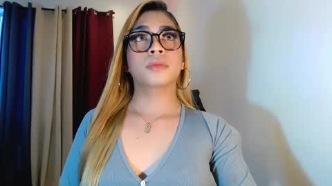 Snapshot of velvet_delux69 chatting on 10/11/25, 11:03 velvet_delux69 online show from 10/11/25, 11:03