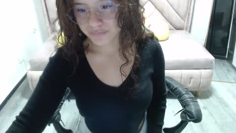 velvet_moon_v online show from 11/10/25, 01:10