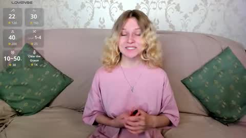 velvet_peach_ online show from 09/10/25, 11:43