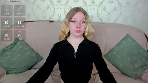 velvet_peach_ online show from 09/11/25, 11:54