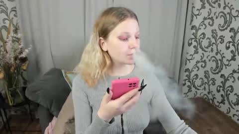 velvet_peach_ online show from 11/22/25, 10:58