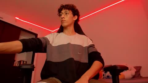 Snapshot of velvet_skyn chatting on 10/04/25, 08:34 juansito online show from 10/04/25, 08:34