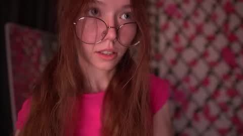 Snapshot of velvet_vice chatting on 10/15/25, 08:31 Polly online show from 10/15/25, 08:31